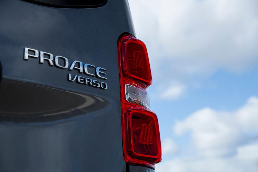 Логотип Toyota ProAce Verso VIP 2018 года  (UK) (фото 12 из 30)